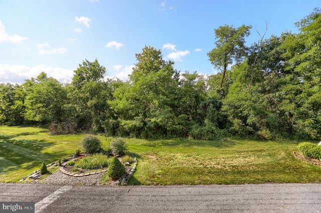 4725 LAUREL VALLEY LN, Enola, PA 17025