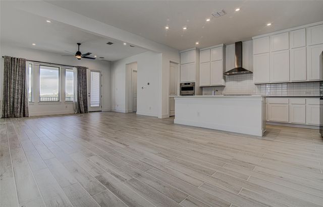 22300 Lago Lookout LN, Lago Vista, TX 78645