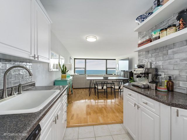 1850 N CLARK Street 2005, Chicago, IL 60614