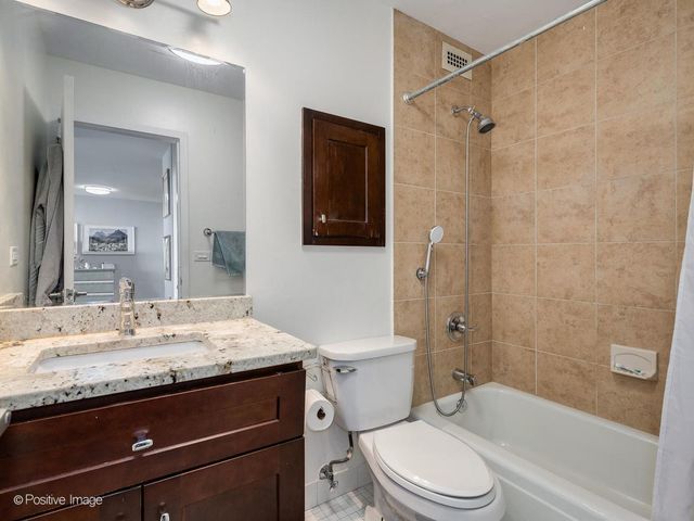 1850 N CLARK Street 2005, Chicago, IL 60614