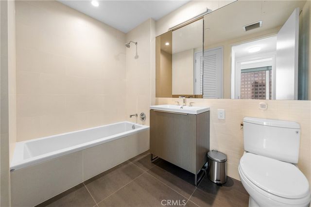889 Francisco Street 3305, Los Angeles, CA 90017