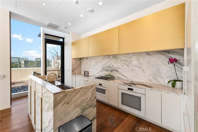 889 Francisco Street 3305, Los Angeles, CA 90017