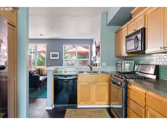10223 Nw WILSHIRE Ln 37, Portland, OR 97229