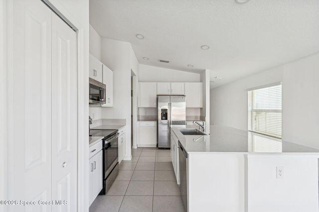 702 Papillon Street SW, Palm Bay, FL 32908