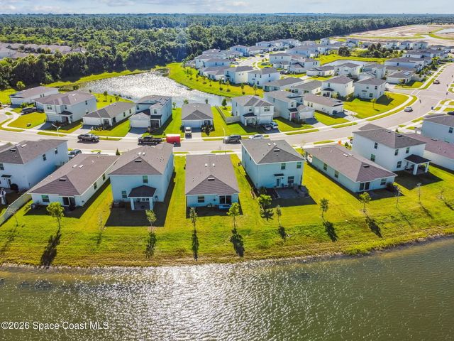 702 Papillon Street SW, Palm Bay, FL 32908