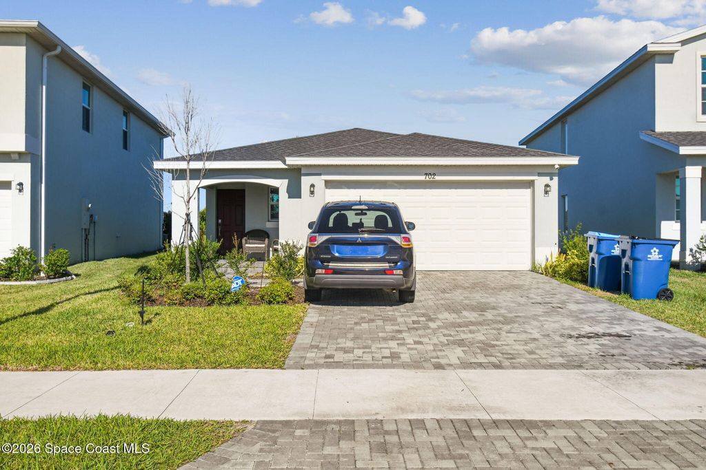 702 Papillon Street SW, Palm Bay, FL 32908