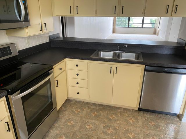 3500 WHITEHALL Drive 302, West Palm Beach, FL 33401