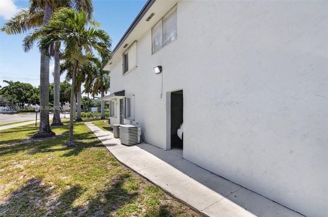 1511 Ilene Ct 4, Delray Beach, FL 33445