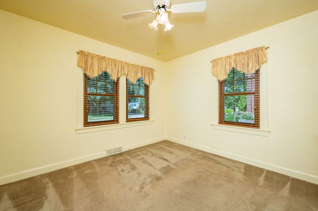 3215 44th Street, Des Moines, IA 50310