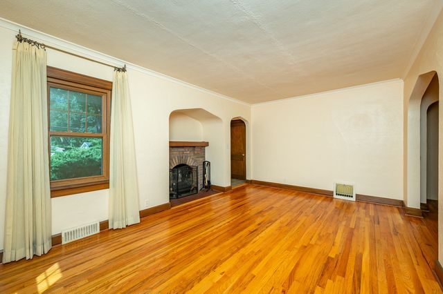 3215 44th Street, Des Moines, IA 50310