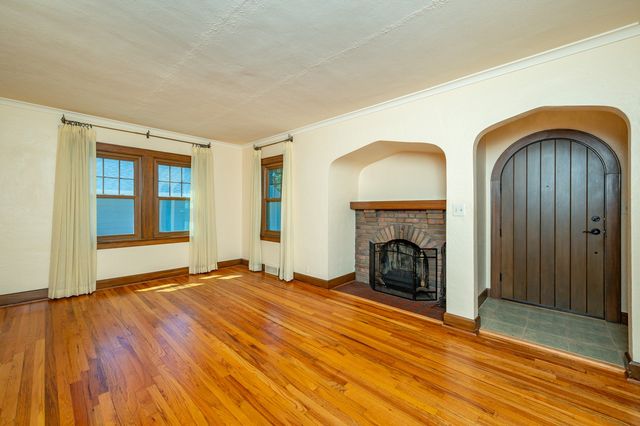 3215 44th Street, Des Moines, IA 50310