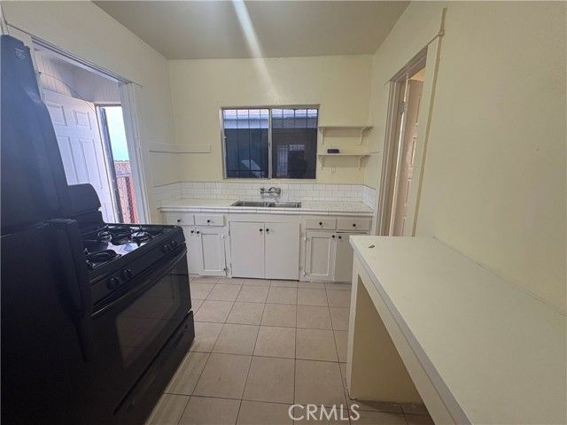 625 W 57th, Los Angeles, CA 90037