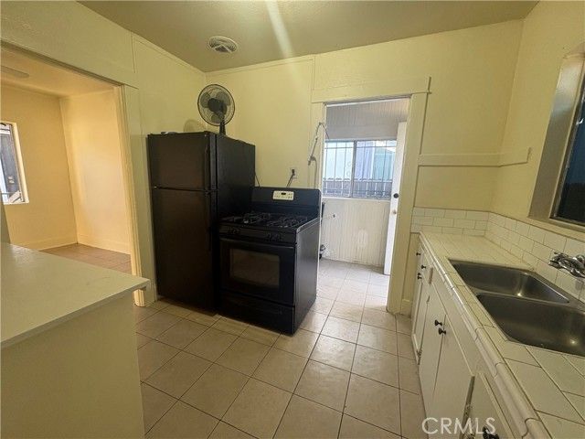 625 W 57th, Los Angeles, CA 90037