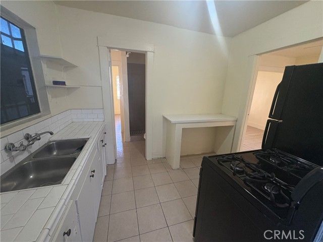 625 W 57th, Los Angeles, CA 90037