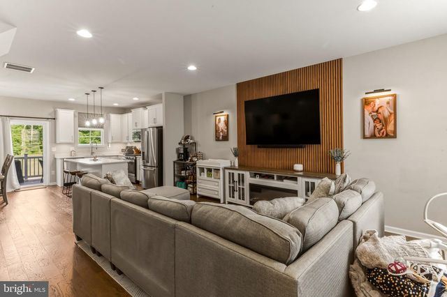 93 AVIARY RD, West Deptford, NJ 08086