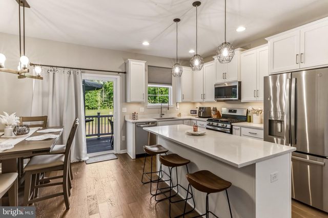 93 AVIARY RD, West Deptford, NJ 08086