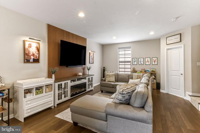 93 AVIARY RD, West Deptford, NJ 08086