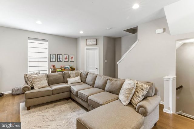 93 AVIARY RD, West Deptford, NJ 08086