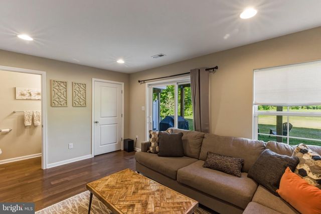 93 AVIARY RD, West Deptford, NJ 08086