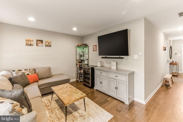 93 AVIARY RD, West Deptford, NJ 08086
