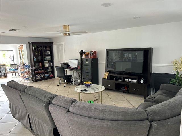 11781 NW 14th St, Plantation, FL 33323