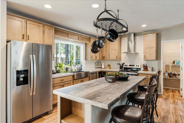 56252 Comet Drive, Bend, OR 97707