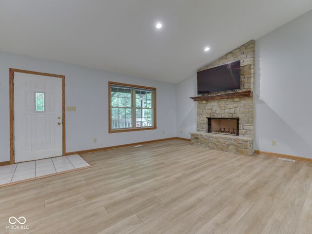 6477 Black Bear Drive, Nineveh, IN 46164