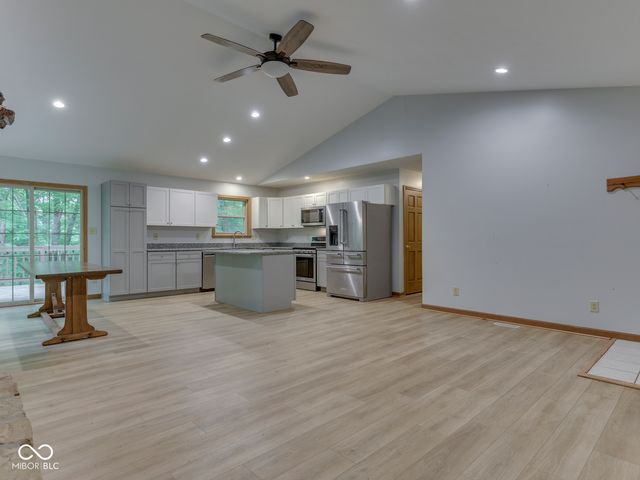 6477 Black Bear Drive, Nineveh, IN 46164
