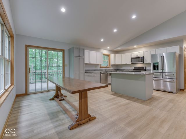 6477 Black Bear Drive, Nineveh, IN 46164