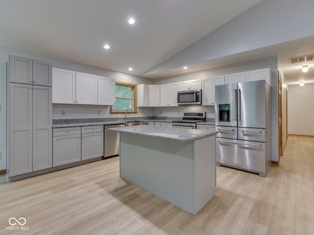 6477 Black Bear Drive, Nineveh, IN 46164