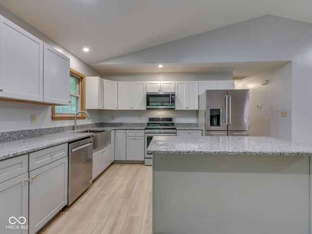 6477 Black Bear Drive, Nineveh, IN 46164