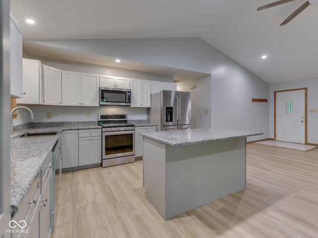 6477 Black Bear Drive, Nineveh, IN 46164