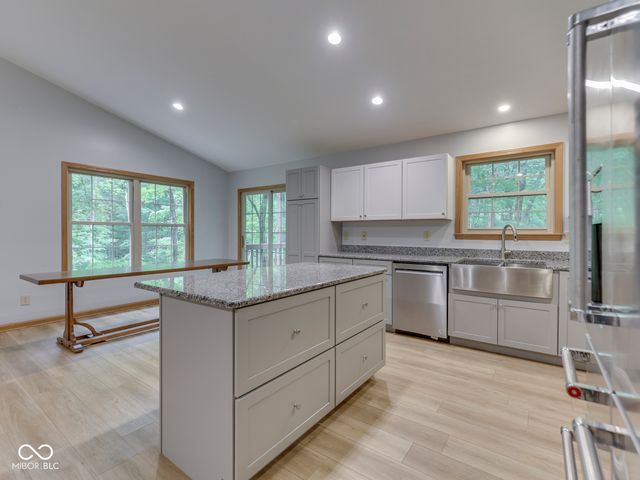 6477 Black Bear Drive, Nineveh, IN 46164