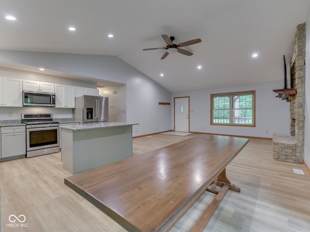 6477 Black Bear Drive, Nineveh, IN 46164