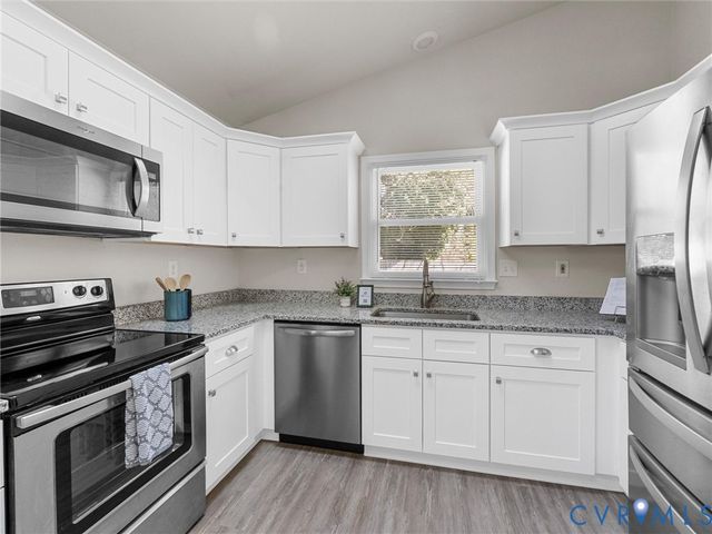 12206 Timber Trail Dr, Midlothian, VA 23112