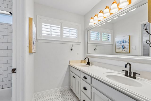 5107 Landover Hills Lane, Arlington, TX 76017