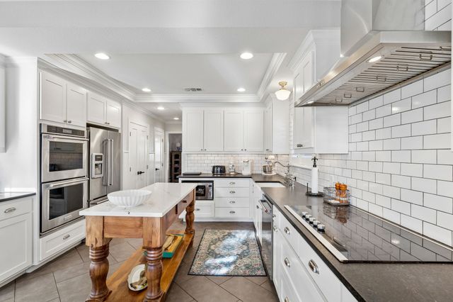 5107 Landover Hills Lane, Arlington, TX 76017