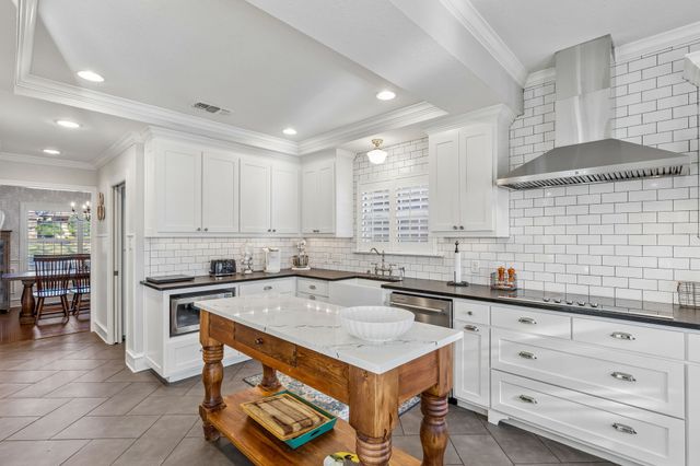 5107 Landover Hills Lane, Arlington, TX 76017