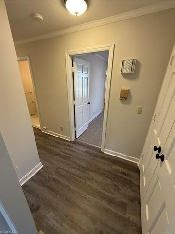 102 Westgate Circle A, Winston-salem, NC 27106