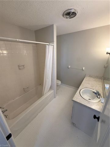 102 Westgate Circle A, Winston-salem, NC 27106