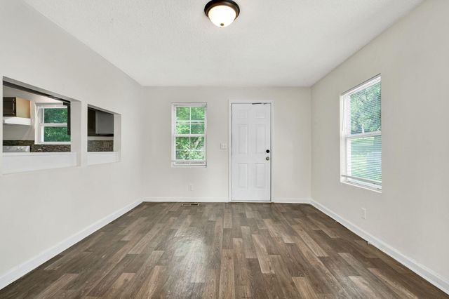 185 Orchard Avenue, Rossville, GA 30741