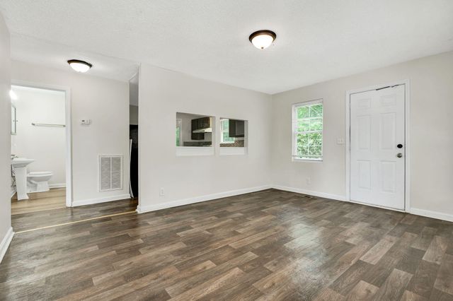 185 Orchard Avenue, Rossville, GA 30741