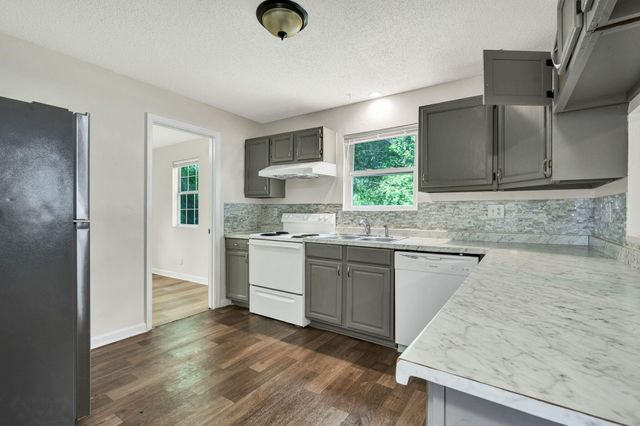 185 Orchard Avenue, Rossville, GA 30741