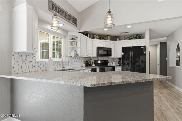 41 S KENNETH Place, Chandler, AZ 85226