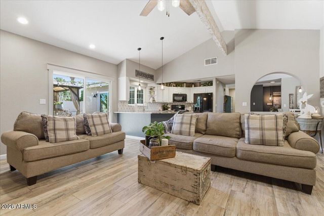 41 S KENNETH Place, Chandler, AZ 85226