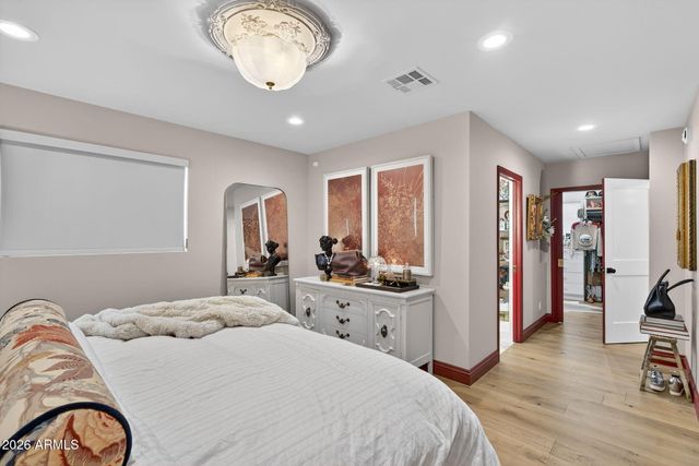 2302 E ROMA Avenue, Phoenix, AZ 85016