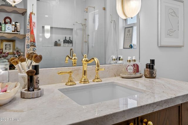 2302 E ROMA Avenue, Phoenix, AZ 85016