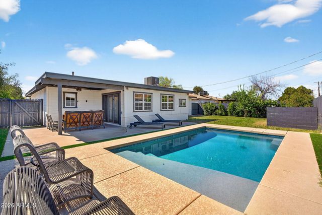 2302 E ROMA Avenue, Phoenix, AZ 85016