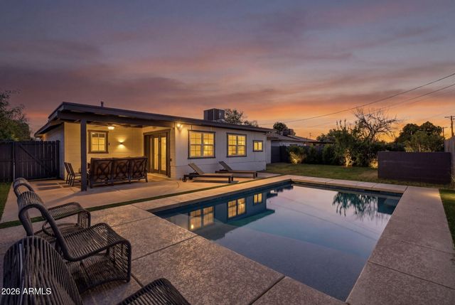 2302 E ROMA Avenue, Phoenix, AZ 85016