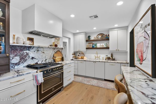 2302 E ROMA Avenue, Phoenix, AZ 85016